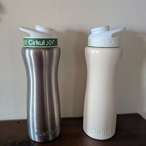 2 Crikul Water Bottles Stainless Steel 22oz Bottle Cream With Rubber Bottoms